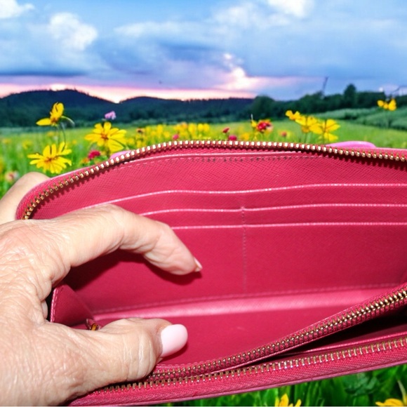 Prada Milano Saffiano Fiocco Leather Zip
Around Continental Bow Wallet - Picture 7 of 12